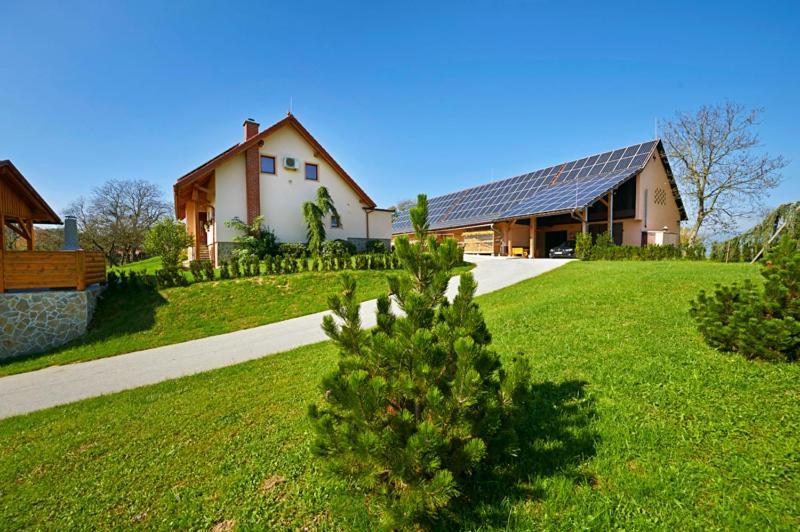 Farmhouse Lipoglav Loče pri Poljčanah Eksteriør billede